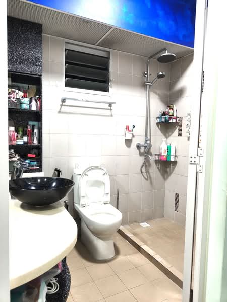 180C Rivervale Crescent, 180C Rivervale Crescent, 3 Bedrooms, 1,001 sqft, HDB Flat For Sale, by Patrick Chee, 500113090 - Bathroom - PropertyGuru.com.sg
