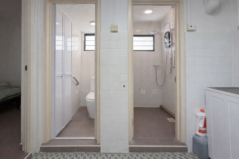 129 Bukit Merah View, 129 Bukit Merah View, 2 Bedrooms, 699 sqft, HDB Flat For Sale, by Andy Ong, 500113091 - Bathroom (Image Enhanced) - PropertyGuru.com.sg