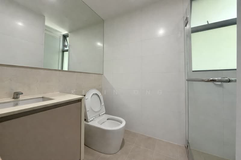 Hundred Trees, 85 West Coast Drive, 2 Bedrooms, 786 sqft, Condominium For Sale, by Kevin Ong, 500113105 - Common Bathroom - PropertyGuru.com.sg
