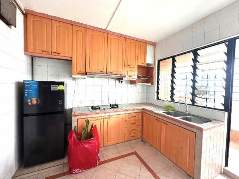 233 Compassvale Walk, 233 Compassvale Walk, 3 Bedrooms, 1,324 sqft, HDB Flat For Rent, by Steven Choo, 500113112 - Kitchen - PropertyGuru.com.sg