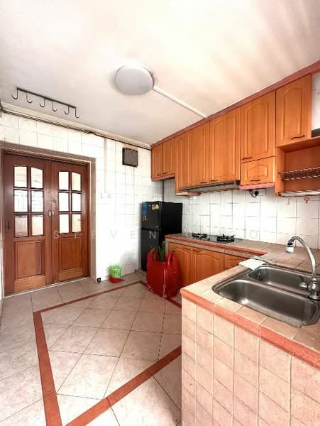 233 Compassvale Walk, 233 Compassvale Walk, 3 Bedrooms, 1,324 sqft, HDB Flat For Rent, by Steven Choo, 500113112 - Kitchen - PropertyGuru.com.sg