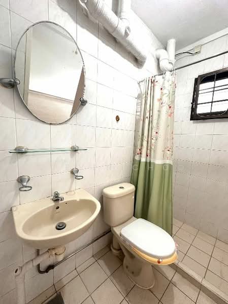 233 Compassvale Walk, 233 Compassvale Walk, 3 Bedrooms, 1,324 sqft, HDB Flat For Rent, by Steven Choo, 500113112 - Bathroom - PropertyGuru.com.sg