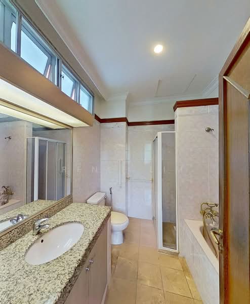 Henry Park Estate, Mount Sinai Lane, 5 Bedrooms, 4,000 sqft, Detached House For Sale, by Renee Lim, 500113127 - Master Bathroom - PropertyGuru.com.sg