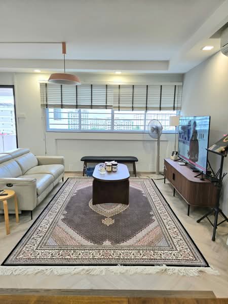 879 Tampines Avenue 8, 879 Tampines Avenue 8, 3 Bedrooms, 1,109 sqft, HDB Flat For Sale, by Affa Jaffar, 500113134 - Living Room - PropertyGuru.com.sg