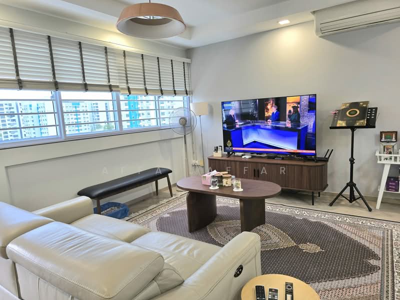 879 Tampines Avenue 8, 879 Tampines Avenue 8, 3 Bedrooms, 1,109 sqft, HDB Flat For Sale, by Affa Jaffar, 500113134 - Living Room - PropertyGuru.com.sg