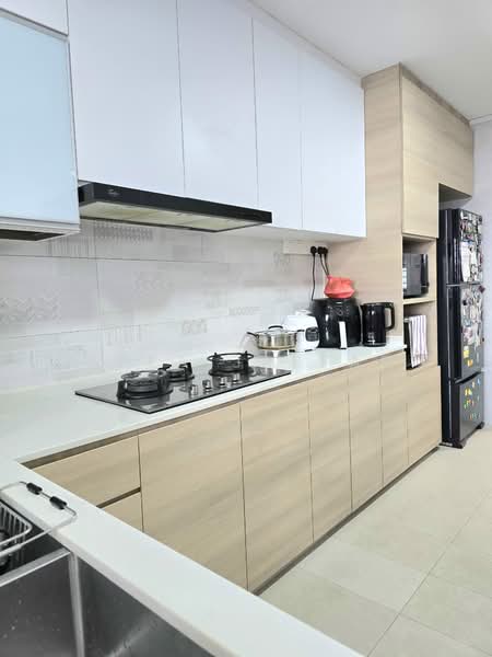 879 Tampines Avenue 8, 879 Tampines Avenue 8, 3 Bedrooms, 1,109 sqft, HDB Flat For Sale, by Affa Jaffar, 500113134 - Kitchen - PropertyGuru.com.sg