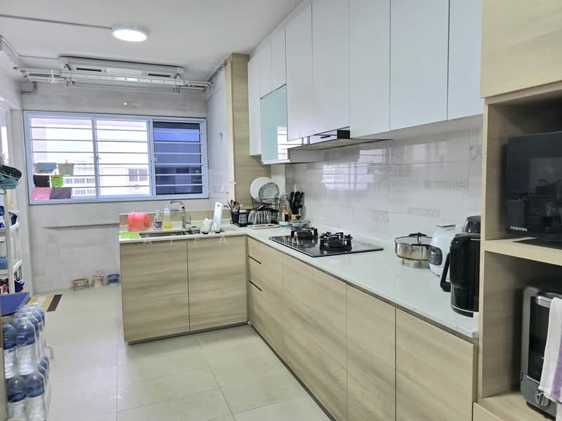 879 Tampines Avenue 8, 879 Tampines Avenue 8, 3 Bedrooms, 1,109 sqft, HDB Flat For Sale, by Affa Jaffar, 500113134 - Kitchen - PropertyGuru.com.sg
