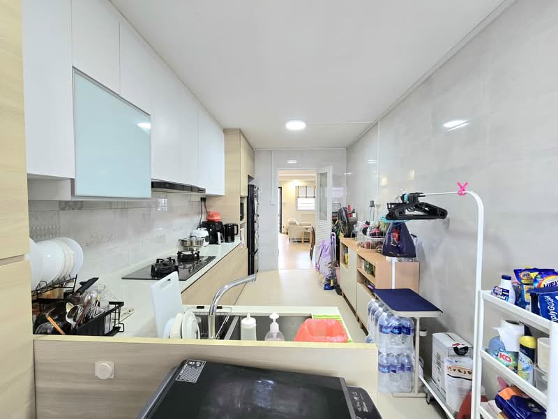 879 Tampines Avenue 8, 879 Tampines Avenue 8, 3 Bedrooms, 1,109 sqft, HDB Flat For Sale, by Affa Jaffar, 500113134 - Kitchen - PropertyGuru.com.sg