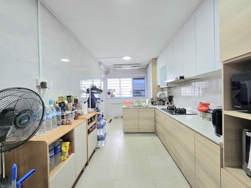 879 Tampines Avenue 8, 879 Tampines Avenue 8, 3 Bedrooms, 1,109 sqft, HDB Flat For Sale, by Affa Jaffar, 500113134 - Kitchen - PropertyGuru.com.sg