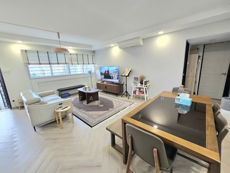 879 Tampines Avenue 8, 879 Tampines Avenue 8, 3 Bedrooms, 1,109 sqft, HDB Flat For Sale, by Affa Jaffar, 500113134 - Living Room - PropertyGuru.com.sg