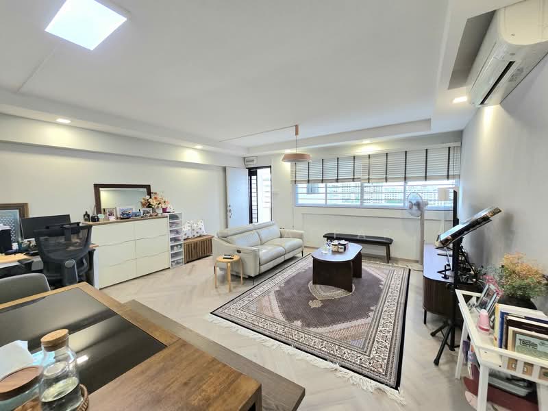 879 Tampines Avenue 8, 879 Tampines Avenue 8, 3 Bedrooms, 1,109 sqft, HDB Flat For Sale, by Affa Jaffar, 500113134 - Living Room - PropertyGuru.com.sg