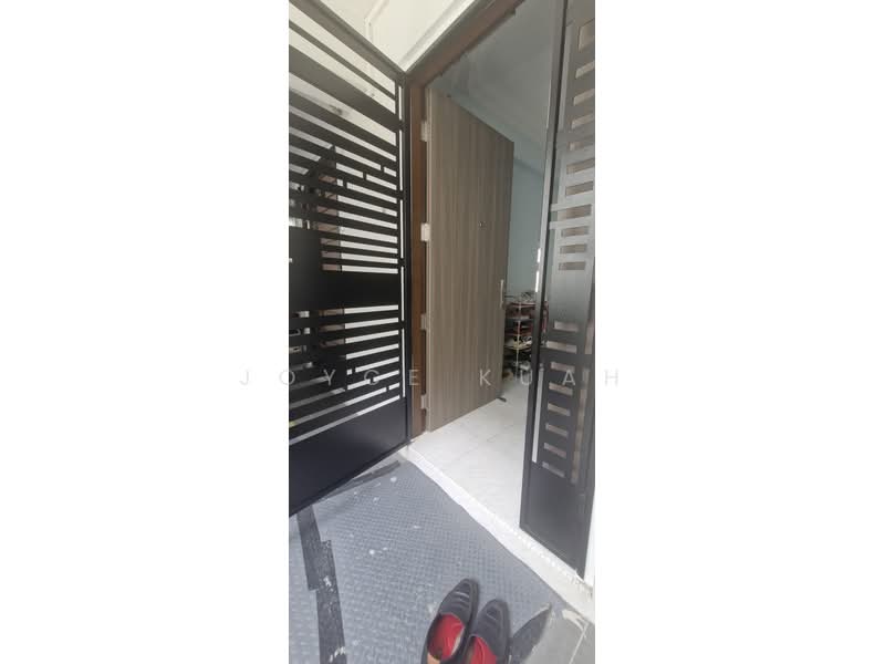 701 Woodlands Drive 40, 701 Woodlands Drive 40, 3 Bedrooms, 1,076 sqft, HDB Flat For Sale, by Joyce Kuah, 500113135 - Entrance - PropertyGuru.com.sg