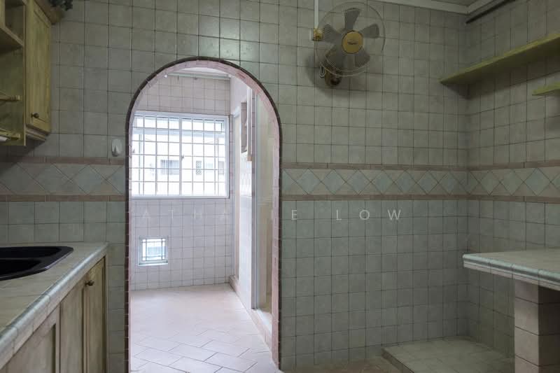 891 Tampines Avenue 8, 891 Tampines Avenue 8, 3 Bedrooms, 1,076 sqft, HDB Flat For Sale, by Athalie Low, 500113136 - Kitchen - PropertyGuru.com.sg