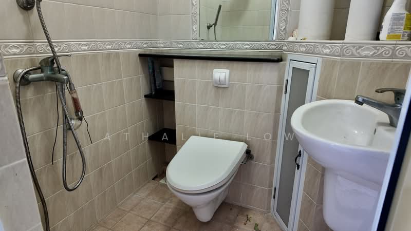 891 Tampines Avenue 8, 891 Tampines Avenue 8, 3 Bedrooms, 1,076 sqft, HDB Flat For Sale, by Athalie Low, 500113136 - Bathroom - PropertyGuru.com.sg