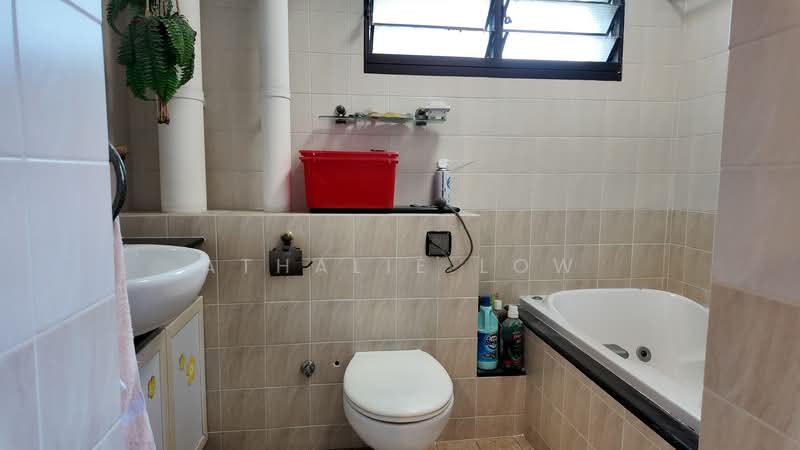 891 Tampines Avenue 8, 891 Tampines Avenue 8, 3 Bedrooms, 1,076 sqft, HDB Flat For Sale, by Athalie Low, 500113136 - Bathroom - PropertyGuru.com.sg