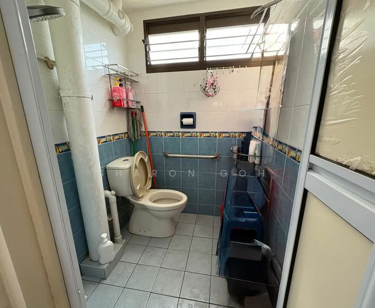 34 Marsiling Drive, 34 Marsiling Drive, 3 Bedrooms, 1,055 sqft, HDB Flat For Sale, by Sharon Goh, 500113143 - Bathroom - PropertyGuru.com.sg