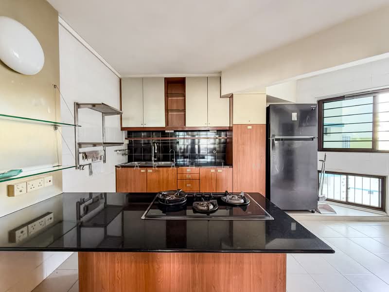 172 Gangsa Road, 172 Gangsa Road, 3 Bedrooms, 1,087 sqft, HDB Flat For Sale, by Sarah Lim, 500113150 - Large & Airy Kitchen + Island - PropertyGuru.com.sg