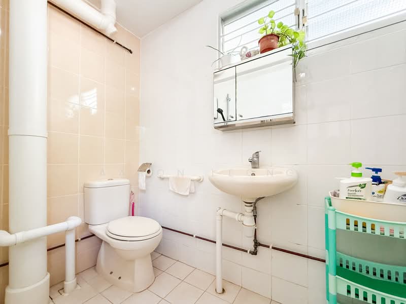 57 Chai Chee Drive, 57 Chai Chee Drive, 3 Bedrooms, 1,130 sqft, HDB Flat For Sale, by Aaron Leong, 500113163 - Bathroom - PropertyGuru.com.sg