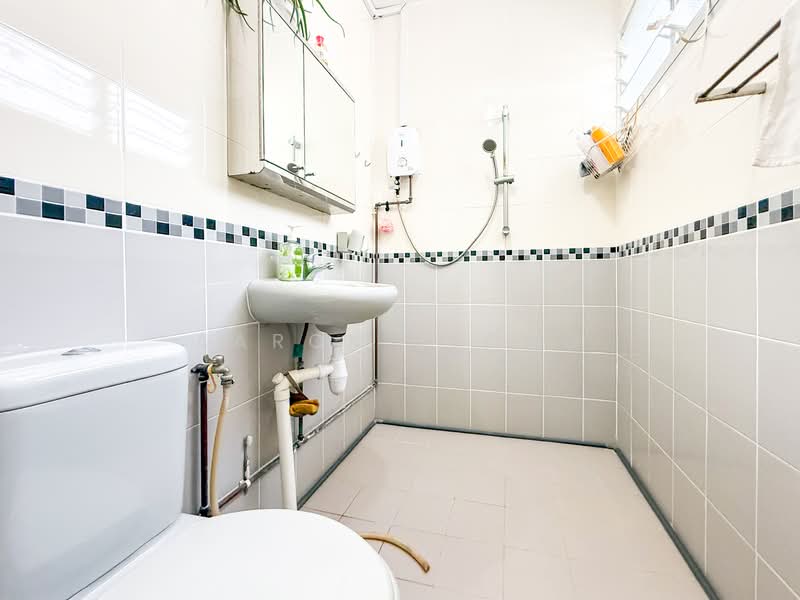 57 Chai Chee Drive, 57 Chai Chee Drive, 3 Bedrooms, 1,130 sqft, HDB Flat For Sale, by Aaron Leong, 500113163 - Bathroom - PropertyGuru.com.sg