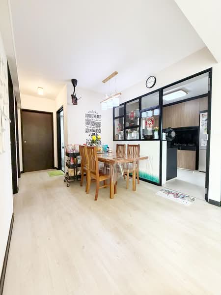 683A Edgedale Plains, 683A Edgedale Plains, 3 Bedrooms, 1,001 sqft, HDB Flat For Sale, by Donovan Seah, 500113165 - Dining Room - PropertyGuru.com.sg