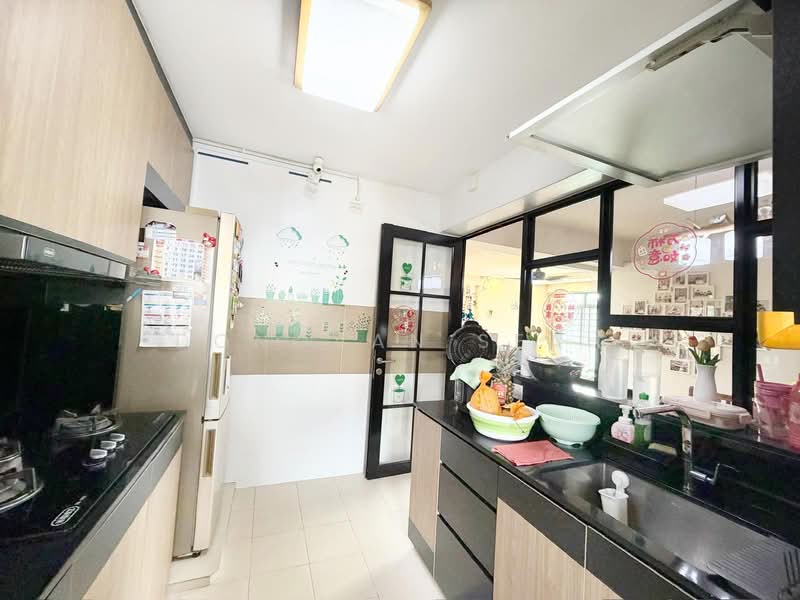 683A Edgedale Plains, 683A Edgedale Plains, 3 Bedrooms, 1,001 sqft, HDB Flat For Sale, by Donovan Seah, 500113165 - Kitchen - PropertyGuru.com.sg