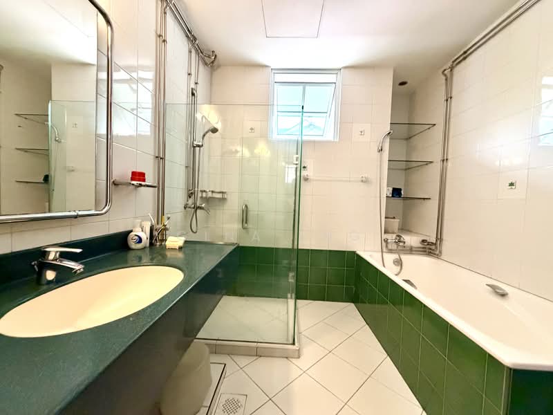 Charming Semi-d @District 10 Bukit Timah, Charming Semi-d near Sixth Avenue, 4 Bedrooms, 3,800 sqft, Semi-Detached House For Sale, by Gina Tng, 500113168 - Bathroom - PropertyGuru.com.sg