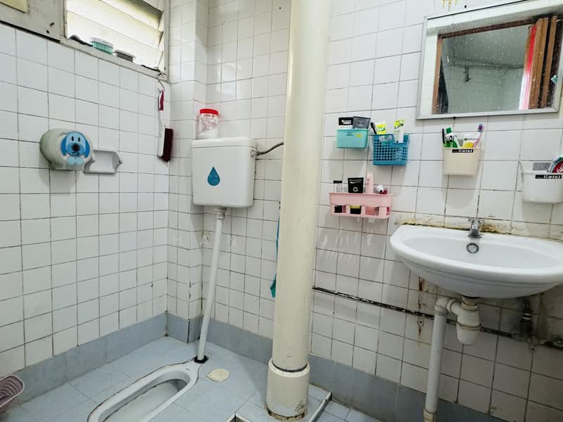 927 Tampines Street 91, 927 Tampines Street 91, 3 Bedrooms, 1,098 sqft, HDB Flat For Sale, by Han Yijie, 500113171 - Bathroom - PropertyGuru.com.sg