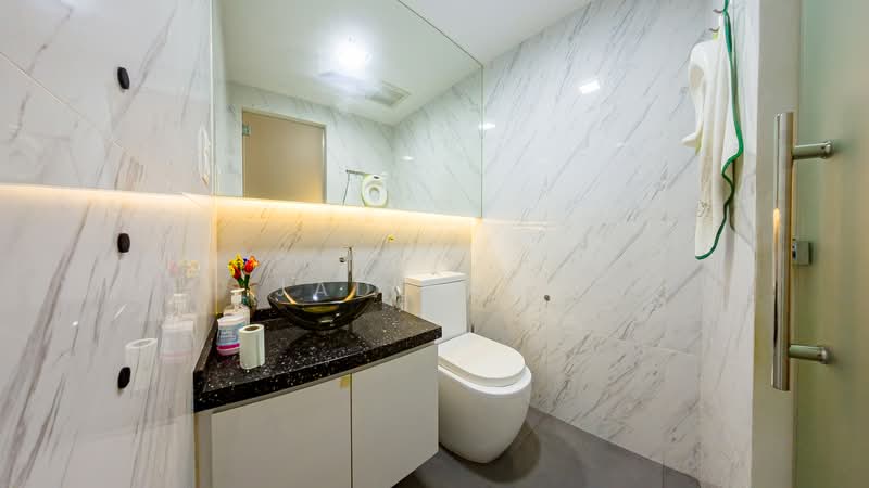 Corporation rise, , 6 Bedrooms, 1,617 sqft, Terraced House For Sale, by Jade Ang, 500113174 - Bathroom - PropertyGuru.com.sg