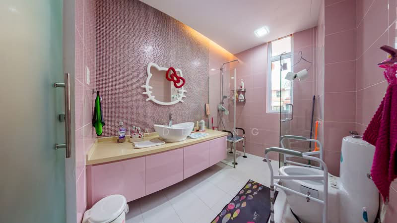 Corporation rise, , 6 Bedrooms, 1,617 sqft, Terraced House For Sale, by Jade Ang, 500113174 - Bathroom - PropertyGuru.com.sg