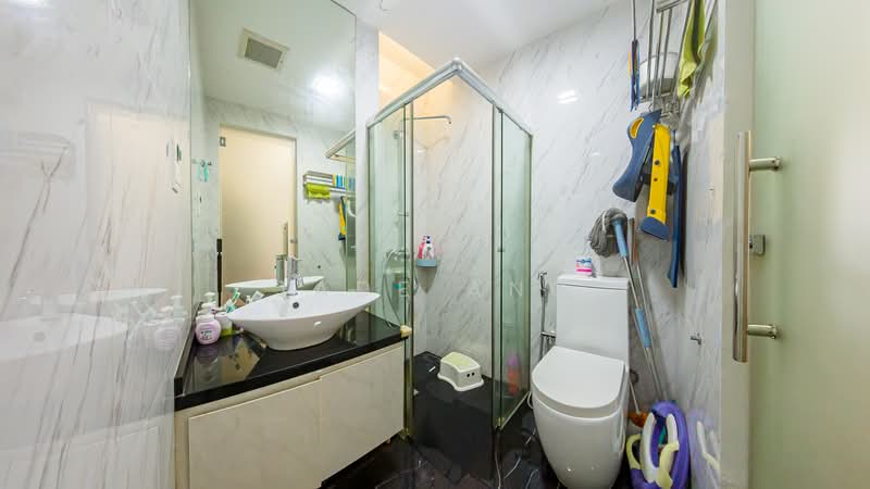 Corporation rise, , 6 Bedrooms, 1,617 sqft, Terraced House For Sale, by Jade Ang, 500113174 - Bathroom - PropertyGuru.com.sg
