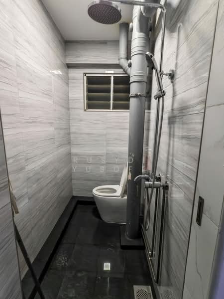 435 Yishun Avenue 6, 435 Yishun Avenue 6, 3 Bedrooms, 904 sqft, HDB Flat For Sale, by Rusydi Yusoff, 500113180 - Bathroom - PropertyGuru.com.sg