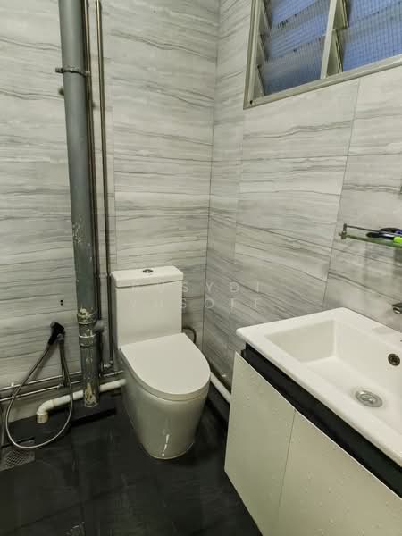 435 Yishun Avenue 6, 435 Yishun Avenue 6, 3 Bedrooms, 904 sqft, HDB Flat For Sale, by Rusydi Yusoff, 500113180 - Bathroom - PropertyGuru.com.sg