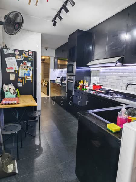 435 Yishun Avenue 6, 435 Yishun Avenue 6, 3 Bedrooms, 904 sqft, HDB Flat For Sale, by Rusydi Yusoff, 500113180 - Kitchen - PropertyGuru.com.sg