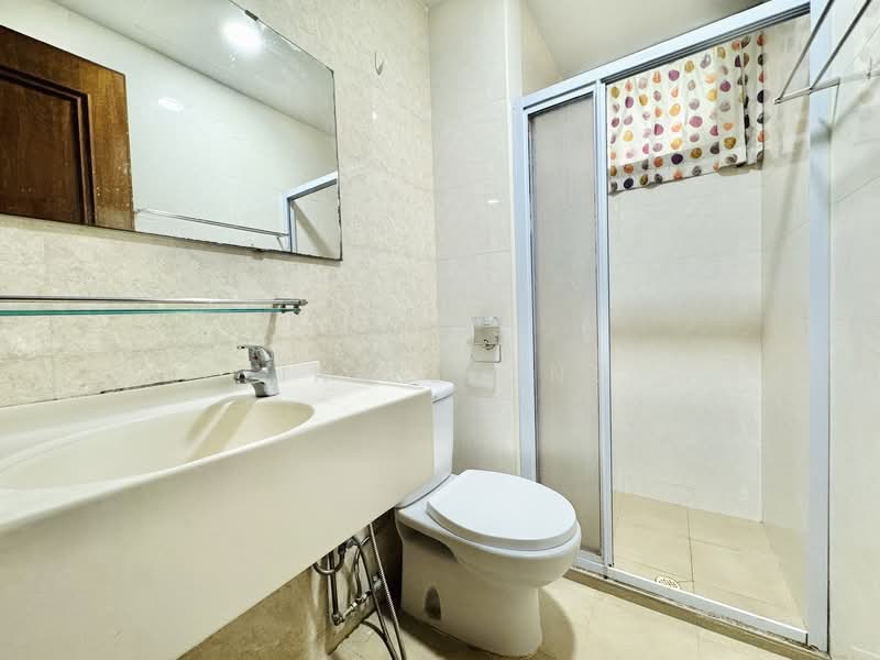 Windermere, 28 Choa Chu Kang Street 64, 3 Bedrooms, 1,281 sqft, Condominium For Sale, by Fina Leong, 500113186 - Common Bathroom - PropertyGuru.com.sg