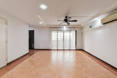 For Sale - CHEAP 5 room near mrt, amenities, bright and airy, with balcony