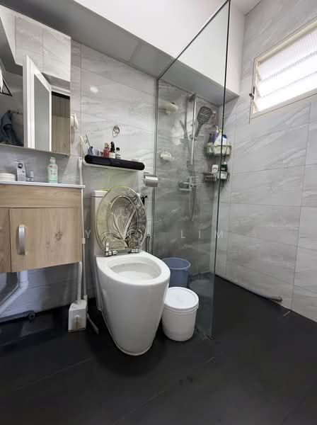 126A Edgedale Plains, 126A Edgedale Plains, 3 Bedrooms, 979 sqft, HDB Flat For Sale, by Yuna Lim, 500113207 - Bathroom - PropertyGuru.com.sg