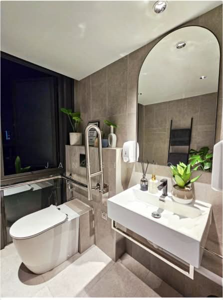 81 Aljunied Road, Aljunied Road, 225 sqft, Light Industrial (B1) For Rent, by Janssen Ho, 500113218 - Bathroom - CommercialGuru.com.sg