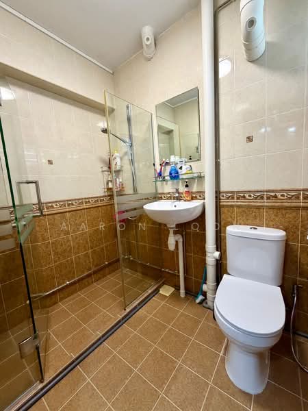 110 Bukit Purmei Road, 110 Bukit Purmei Road, 2 Bedrooms, 807 sqft, HDB Flat For Sale, by Aaron Loon, 500113219 - Bathroom - PropertyGuru.com.sg