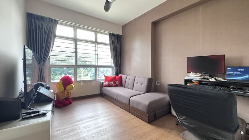 876C Tampines Avenue 8, 876C Tampines Avenue 8, 3 Bedrooms, 1,001 sqft, HDB Flat For Sale, by Eric Yeo, 500113221 - Living Room - PropertyGuru.com.sg