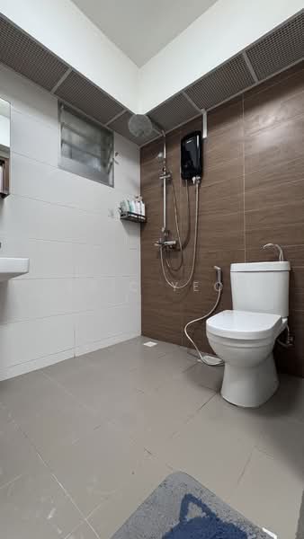 876C Tampines Avenue 8, 876C Tampines Avenue 8, 3 Bedrooms, 1,001 sqft, HDB Flat For Sale, by Eric Yeo, 500113221 - Bathroom - PropertyGuru.com.sg