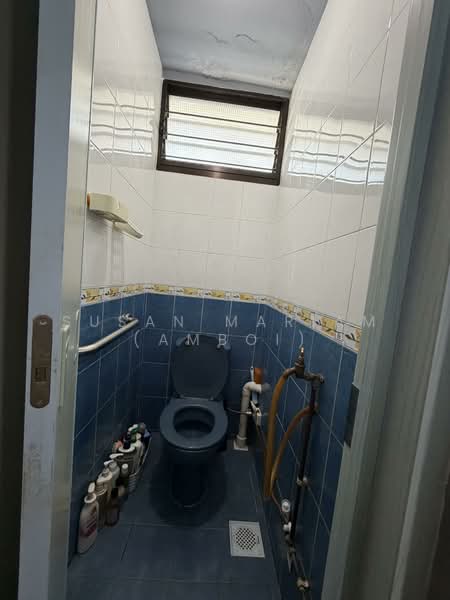 10 Haig Road, 10 Haig Road, 3 Bedrooms, 700 sqft, HDB Flat For Sale, by Susan Mariam (Amboi), 500113237 - Bathroom - PropertyGuru.com.sg