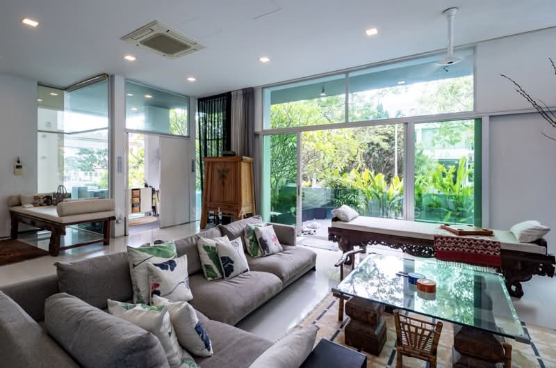 Wareham Road, Goodman Road, Crescent Road, Wareham Road, Poole Road, 8 Bedrooms, 8,000 sqft, Detached House For Sale, by Ng Siang Ling, 500113250 - Living Room - PropertyGuru.com.sg
