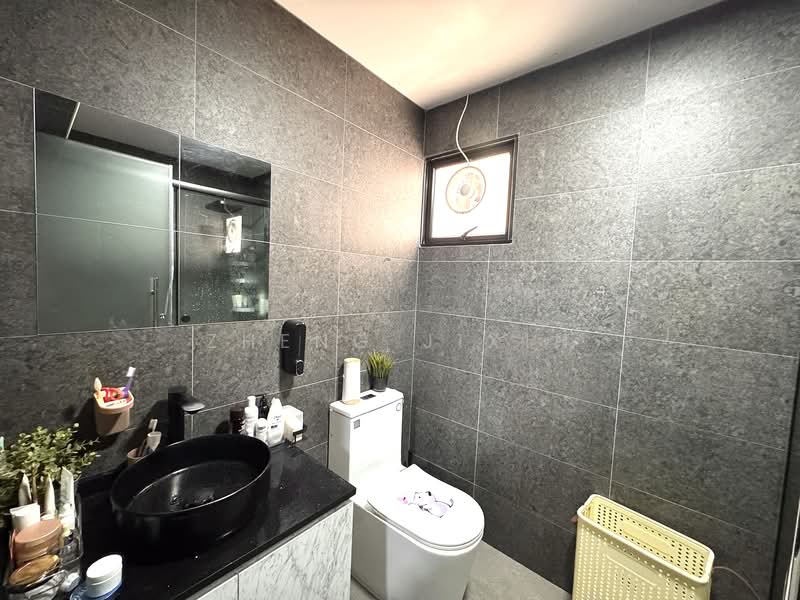 462D Blossom Spring @ Yishun, 462D Yishun Avenue 6, 3 Bedrooms, 1,001 sqft, HDB Flat For Sale, by Zheng Jixin, 500113274 - Bathroom - PropertyGuru.com.sg