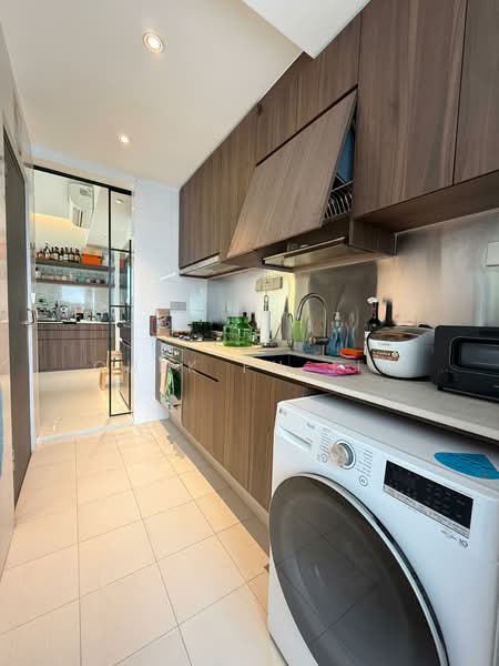 One Amber, 9 Amber Gardens, 2 Bedrooms, 958 sqft, Condominium For Sale, by Quek Fu Jin, 500113280 - Kitchen - PropertyGuru.com.sg