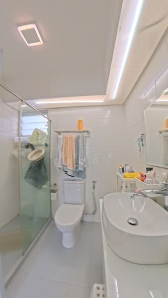 613C Punggol Drive, 613C Punggol Drive, 3 Bedrooms, 1,001 sqft, HDB Flat For Sale, by Edrick Chooi, 500113283 - Master Bathroom - PropertyGuru.com.sg