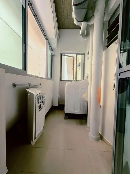 272A Punggol Walk, 272A Punggol Walk, 3 Bedrooms, 1,001 sqft, HDB Flat For Sale, by Elaine Tan, 500113288 - Yard / Laundry area - PropertyGuru.com.sg