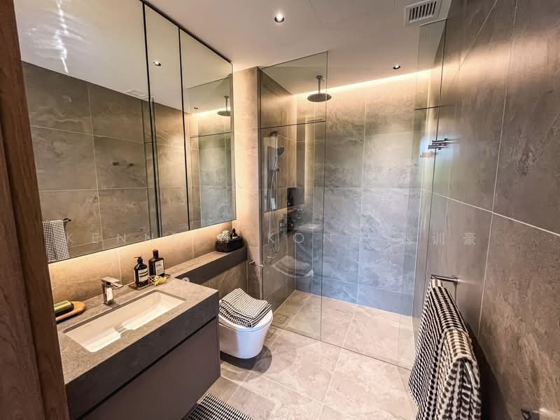 Aurea, 802 Beach Road, 2 Bedrooms, 635 sqft, Condominium For Sale, by Kenneth Kong 康训豪, 500113305 - Bathroom - PropertyGuru.com.sg