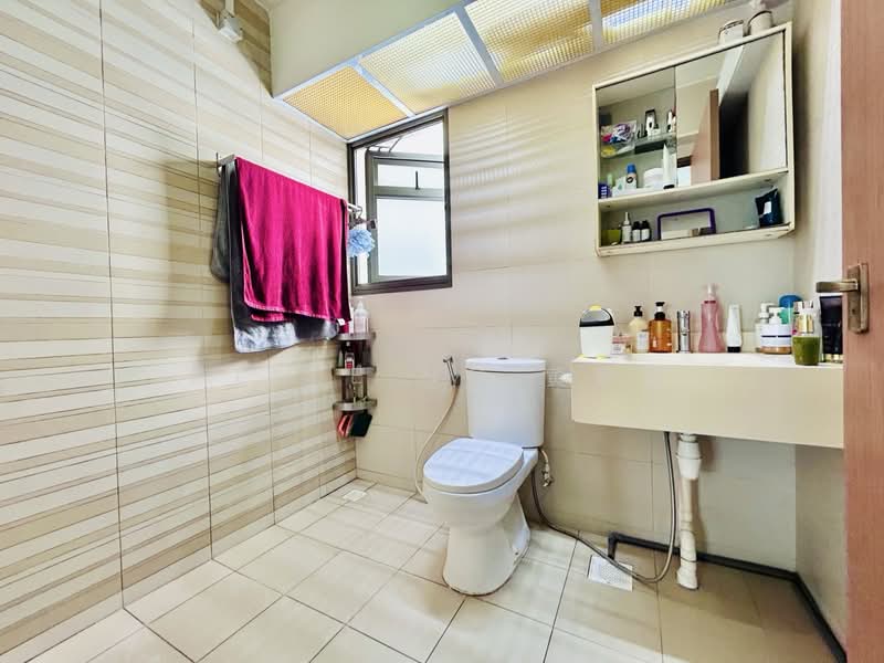 335A Anchorvale Crescent, 335A Anchorvale Crescent, 3 Bedrooms, 990 sqft, HDB Flat For Sale, by Alice Ng 黄素芳, 500113309 - Master bathroom - PropertyGuru.com.sg
