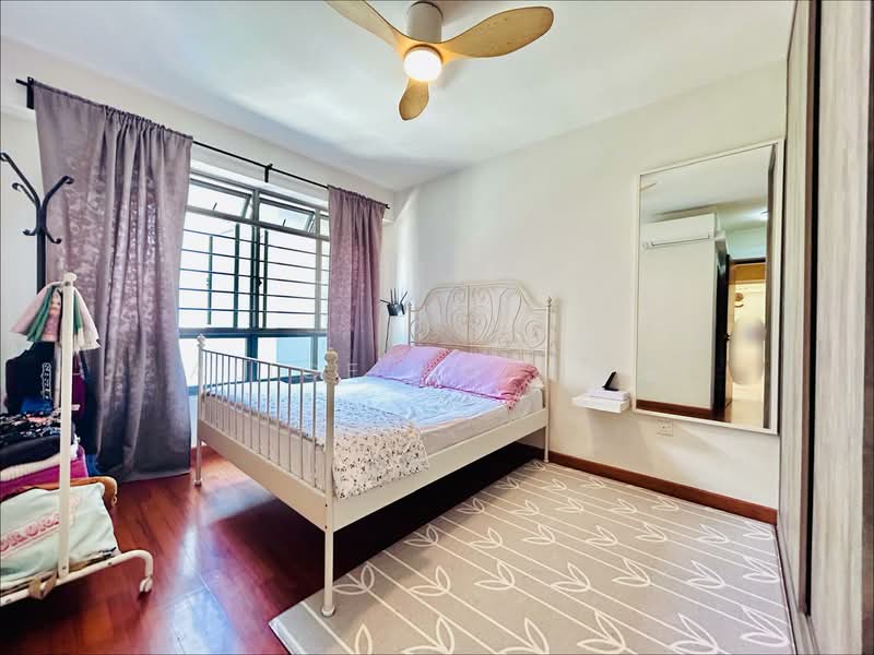 335A Anchorvale Crescent, 335A Anchorvale Crescent, 3 Bedrooms, 990 sqft, HDB Flat For Sale, by Alice Ng 黄素芳, 500113309 - Master bedroom fits king bed nicely - PropertyGuru.com.sg