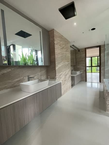 Fernhill road, fernhill road, 5 Bedrooms, 9,500 sqft, Semi-Detached House For Sale, by Kesang Labattu, 500113315 - Bathroom - PropertyGuru.com.sg